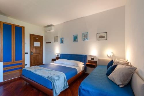 a bedroom with two beds and a couch in it at Torrebianca Tuscany in Rignano sullʼArno