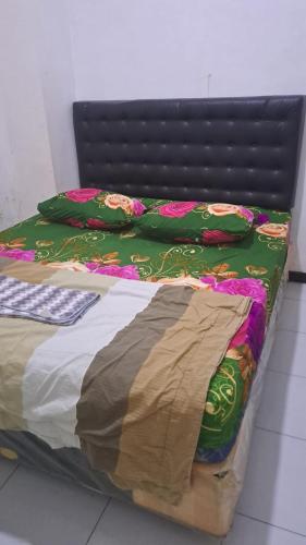 a bed with two blankets on top of it at King Plaza Homestay in Tanjungredep