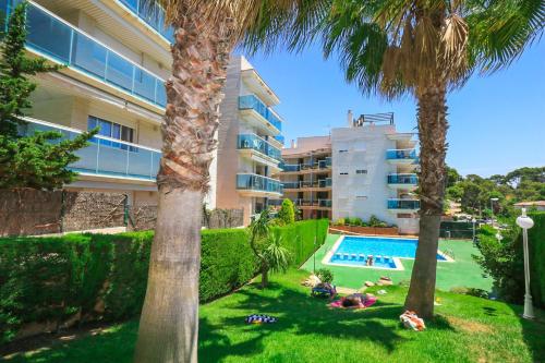 LITORAL COSTA DORADA - LA CALETA Only families