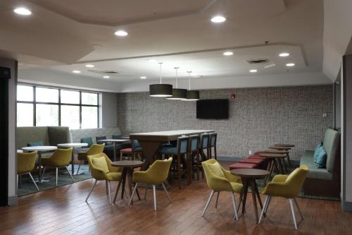 Μια τηλεόραση ή/και κέντρο ψυχαγωγίας στο Hampton Inn Hutchinson