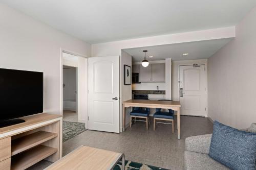 Kuchyň nebo kuchyňský kout v ubytování Homewood Suites by Hilton West Palm Beach