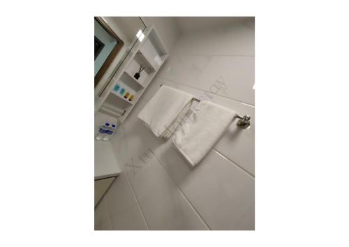 Ένα μπάνιο στο Xtu 2Bedroom Sea View at Forest City--民宿