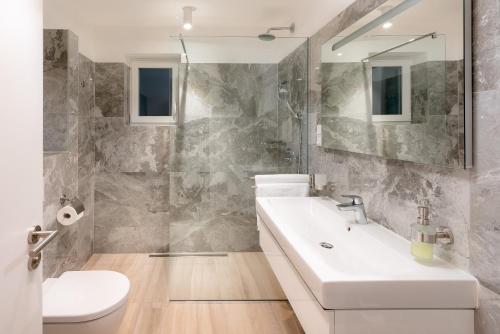 Ένα μπάνιο στο Luxury Apartments Promajna