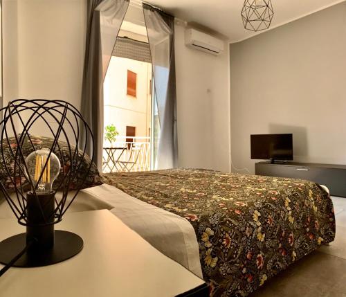 a bedroom with a bed and a table with a lamp at Casa Citro in Salerno