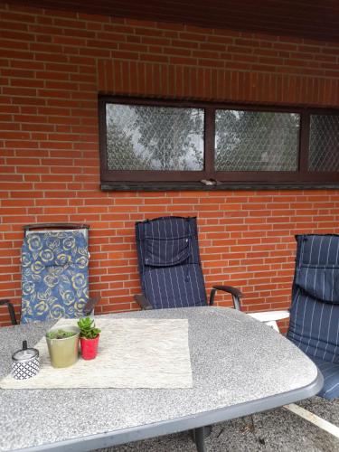 LangwedelにあるGrosse Wohnung in Top-Lage in Langwedel (BREMEN)の煉瓦の壁