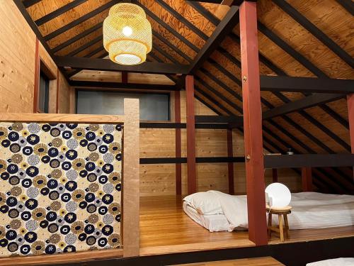Postel nebo postele na pokoji v ubytování Vacation Rental -otonarisan-一軒家貸切- 駐車場無料