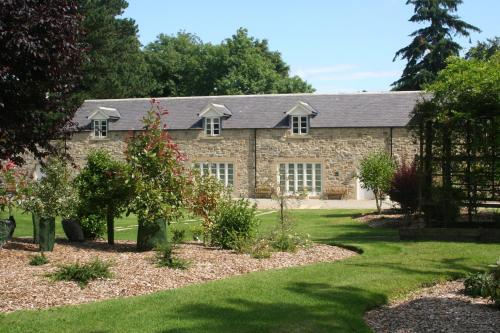Κήπος έξω από το Langley Castle Hotel