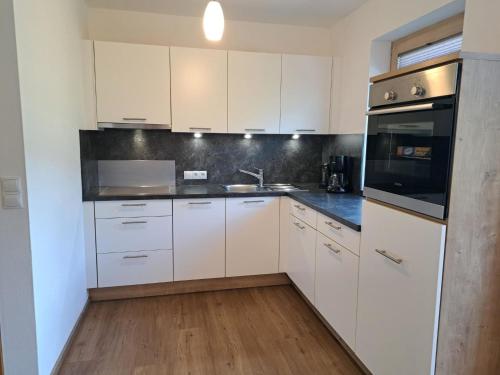 Kuchyň nebo kuchyňský kout v ubytování Apartment Anton-2 by Interhome