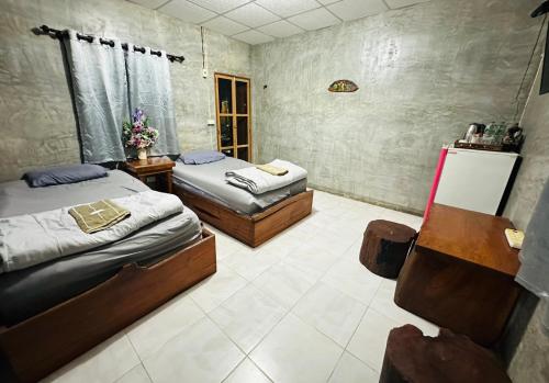 Postel nebo postele na pokoji v ubytování บ้านภทรพรรณ ขุนยวม แม่ฮ่องสอน PATARAPHAN HOUSE, Khunyuam, Maehongson, Thailand