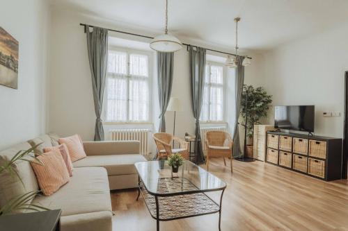 Central 3BD Apartment Old Town Square & Astronomical Clock 100 metres
