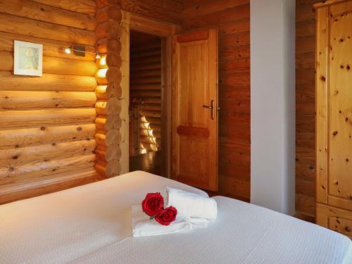 Postel nebo postele na pokoji v ubytování Chalet Edelweiss by Interhome