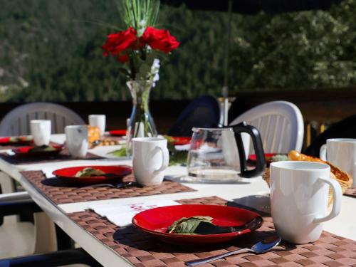 Fotografie z fotogalerie ubytování Chalet Edelweiss by Interhome v destinaci Saclentse