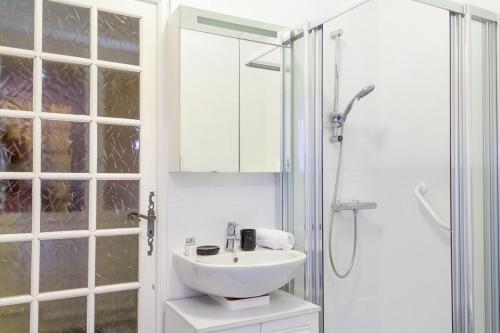 Photo de la galerie de l'établissement ZenBNB / Chesterfield / Proche Commerce / Parking, à Annemasse