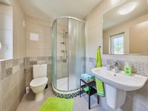 Un baño de Apartment Meda by Interhome