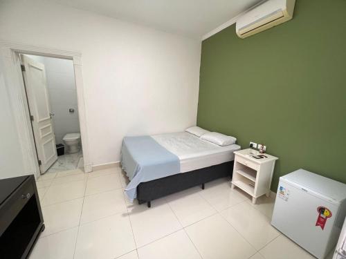 Uma cama ou camas num quarto em Suites Guarujá Pernambuco