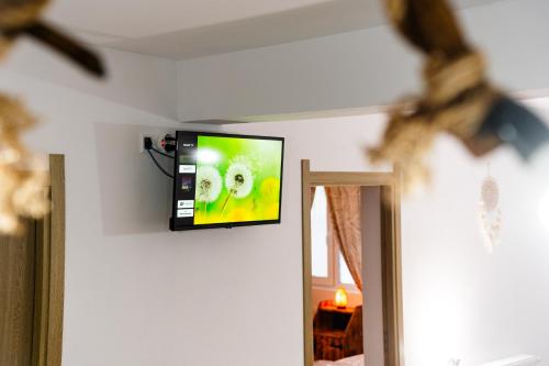a television hanging on a wall in a room at Kata Kulcsosház in Odorheiu Secuiesc