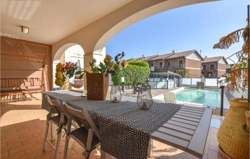 Πισίνα στο ή κοντά στο Beautiful Home In San Giovanni La Punta