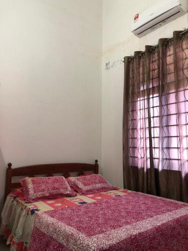 Ένα ή περισσότερα κρεβάτια σε δωμάτιο στο Cg Homestay