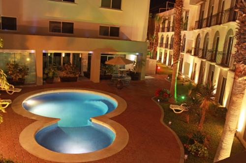 Seven Crown Express & Suites By Kavia en Cabo San Lucas