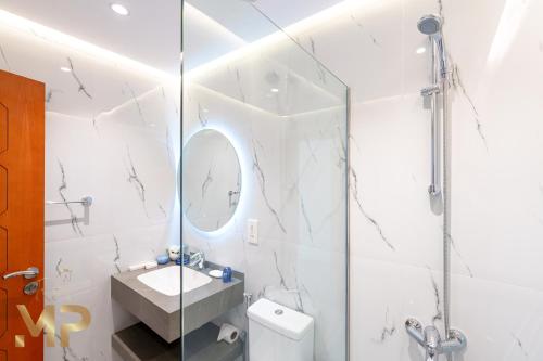 a bathroom with a shower and a toilet and a sink at Marco Polo - Cozy Apt Close to Metro, Beach Dubai Marina Mall in Dubai