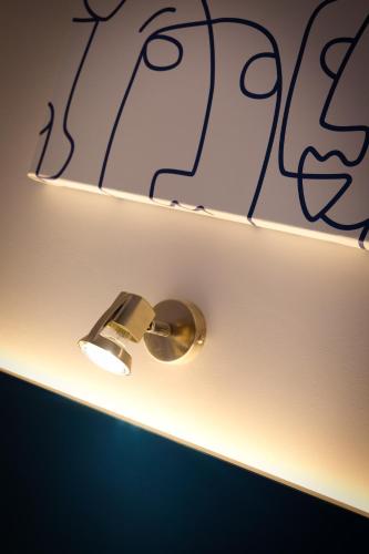a drawer with a light on top of it at Kyriad Direct Perpignan Nord - Aéroport in Rivesaltes
