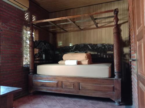 Tempat tidur dalam kamar di DIN HOUSE BALI Jimbaran