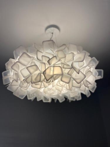 a white chandelier hanging from a ceiling at Richard Lequet Domaine gastronomique du Val d Atur in Boulazac