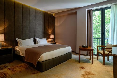  Aurora Resort Tsaghkadzor -  Room  picture :   Tea/Coffee maker    Shower    Bath                           