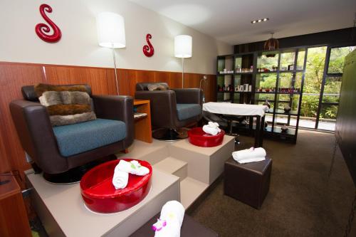 Posezení v ubytování Legacy Te Waonui Hotel Franz Josef