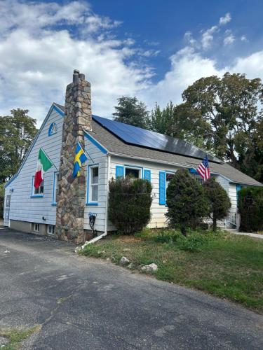 Gallery image of A Spicy Swedish Cottage in Salt Lake City