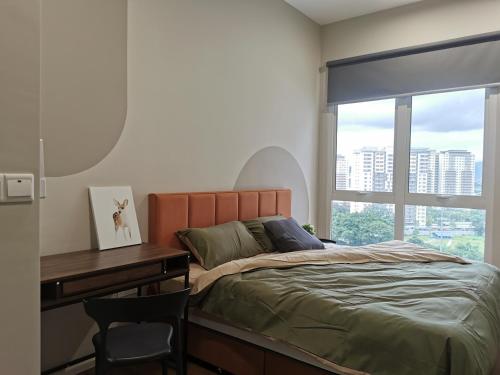 Postel nebo postele na pokoji v ubytování Una Serviced Apartment, Jalan Peel by Rverse Suite