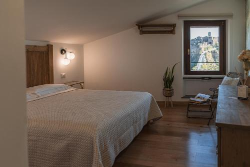 Postel nebo postele na pokoji v ubytování Acqua di Civita Beauty & Rooms IL PONTE