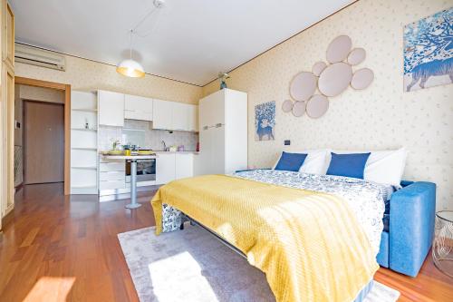 Porta Romana Suite di Charmeにあるキッチンまたは簡易キッチン