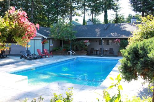 Gallery image of Sunshine Lodge Inn in Gibsons