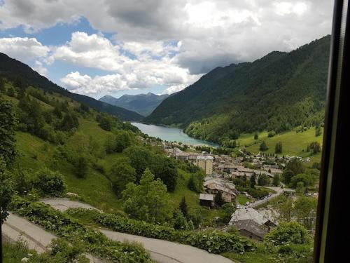a view of a town and a river in a valley at Affittacamere Buca di bacco in Pontechianale