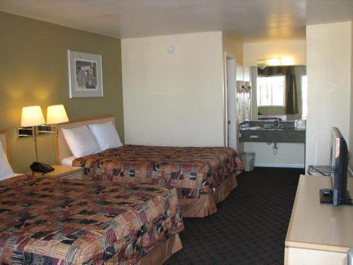 A bed or beds in a room at Relax Inn Marlin