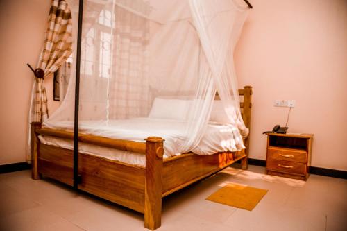 Tempat tidur dalam kamar di Randa Family House - Moshi
