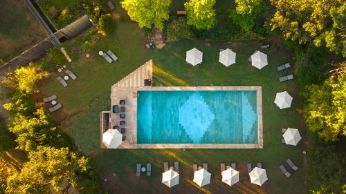 an overhead view of a swimming pool in a park at Relais Della Rovere in Colle Val D'Elsa