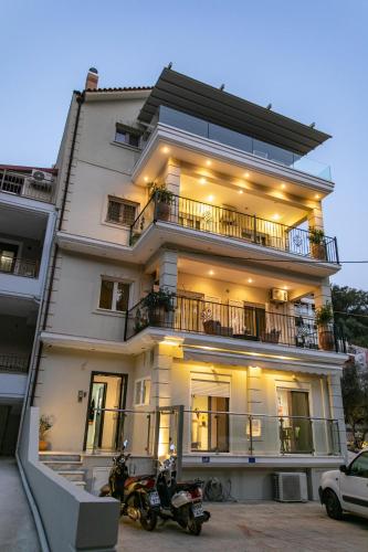 Το κτήριο όπου στεγάζεται  το διαμέρισμα