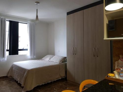 a bedroom with a bed and a large cabinet at Muito Conforto Selenita1 in Barueri