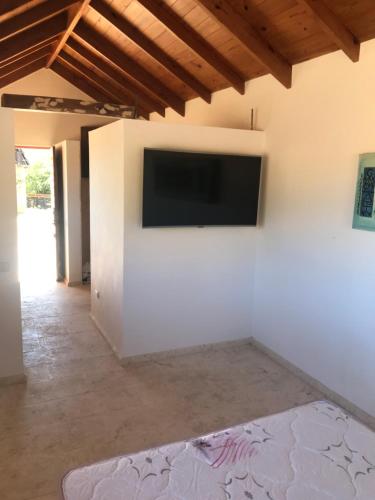 En TV eller et underholdningssystem på La Capilla tropical