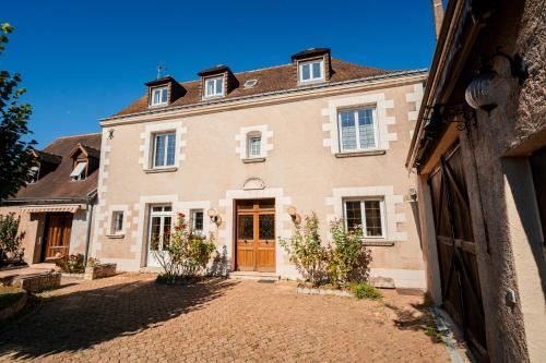 a large house with a driveway in front of it at RELAIS SAINT JACQUES in Amboise