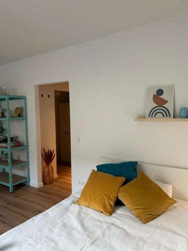 a bedroom with a bed with two pillows on it at Kleines und feines Apartment in Zentrum in Mannheim