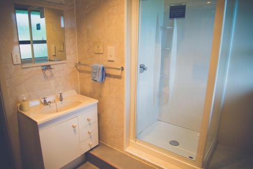 Ванная комната в Alpenhorn Motel