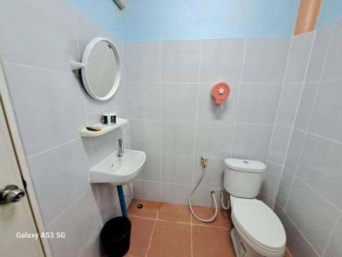 a small bathroom with a toilet and a sink at Peace Lanta Mansion in Ko Lanta