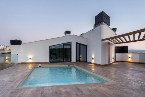 a swimming pool on the roof of a house at Apartamento de diseño con piscina y gimnasio By ElConserje in Murcia