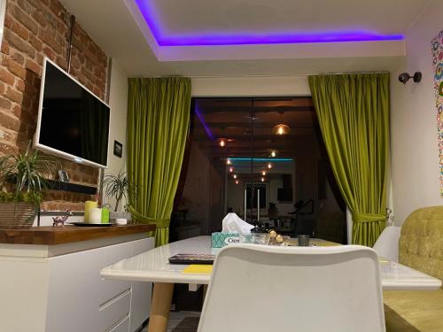 a living room with green curtains and a purple ceiling at Bambuus Garden & Spa in Drăgăşani