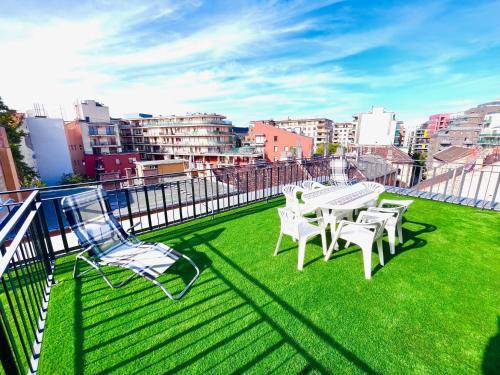 Balkón alebo terasa v ubytovaní BUDAPEST DOWNTOWN RESIDENCES LEO - AC, ELEVATOR, TERRACE