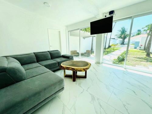 a living room with a couch and a coffee table at Casa Trébol: Tu Casa de Playa. Disfruta en familia in Puerto Arista
