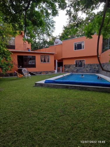 a house with a swimming pool in the yard at Casa YilZil in Alpuyeca